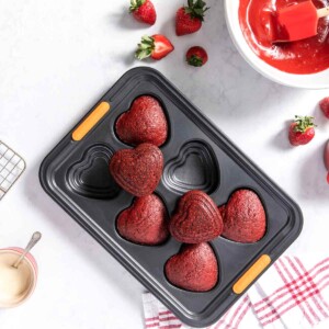 6 Cup Heart Shaped Cakelet Pan with Red Velvet