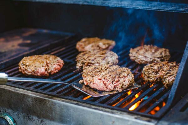 Grilling tips: 6 juicy hamburgers of a grill